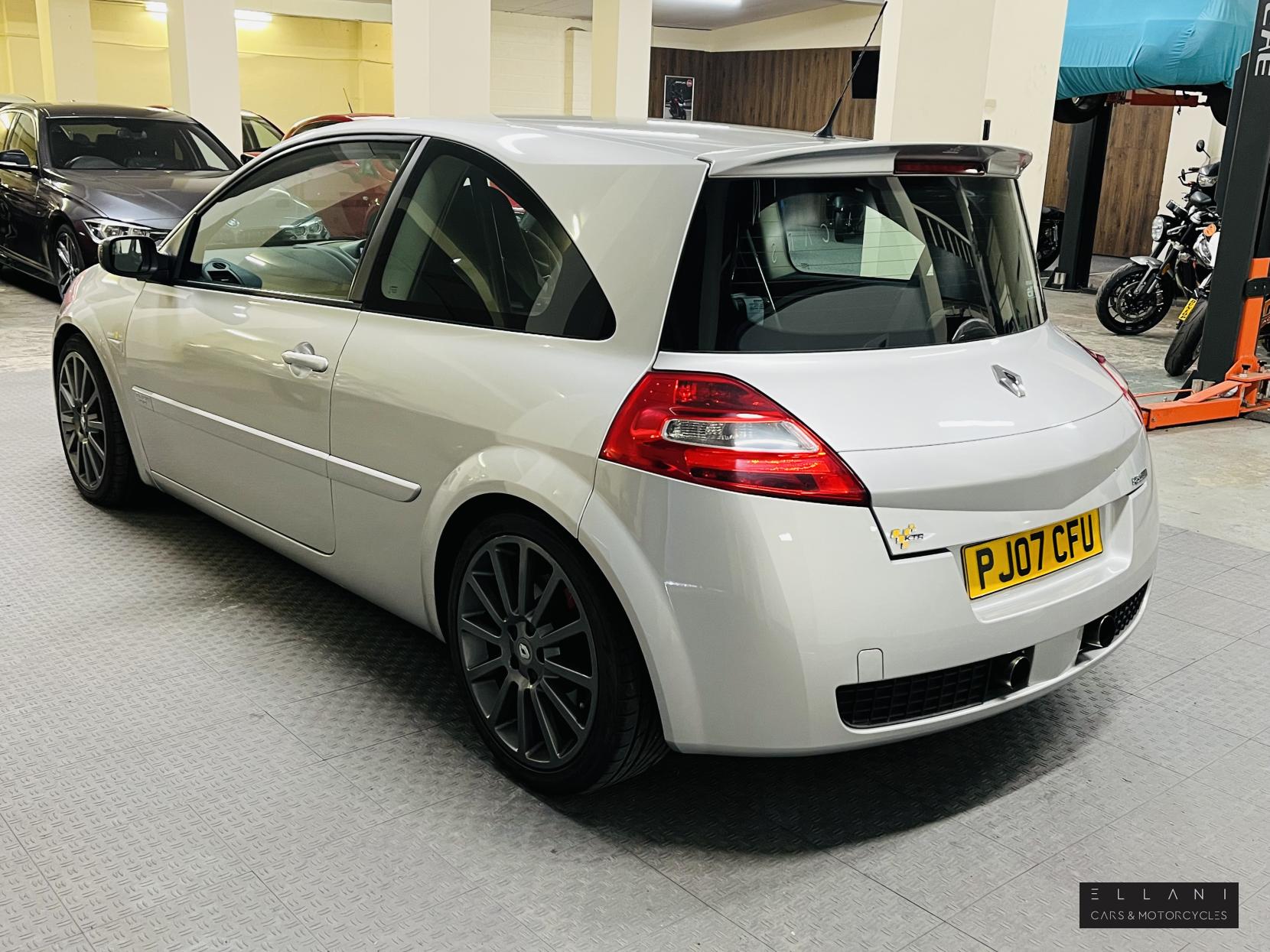 Renault Megane 2.0T Team F1 Team R26 Hatchback 3dr Petrol Manual (200 g/km, 230 bhp)