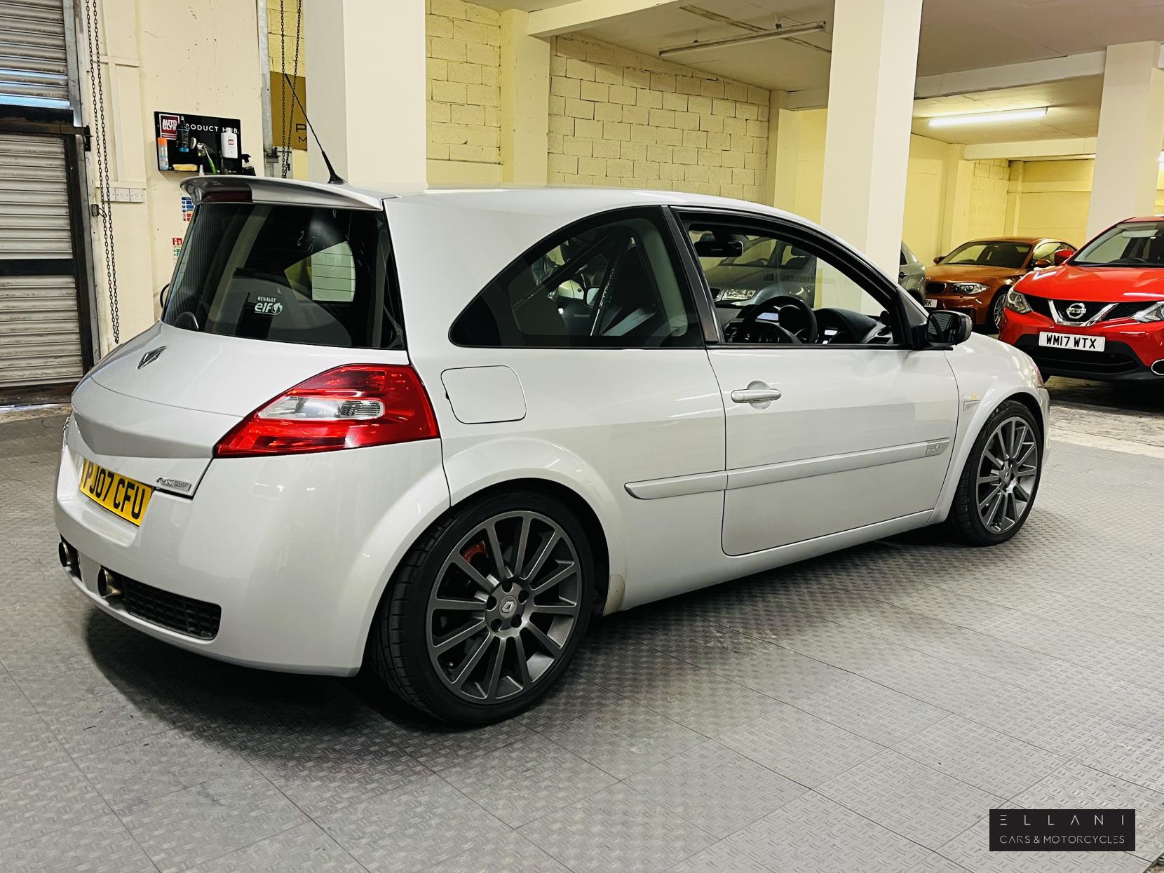 Renault Megane 2.0T Team F1 Team R26 Hatchback 3dr Petrol Manual (200 g/km, 230 bhp)