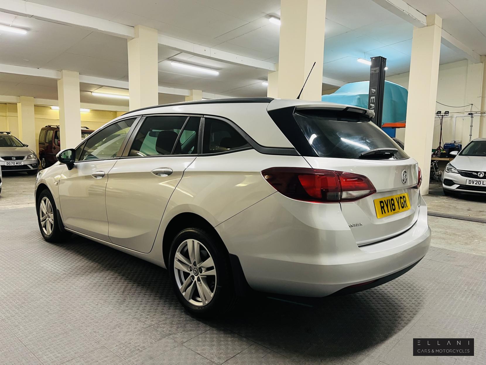 Vauxhall Astra 1.6 CDTi ecoFLEX Design Sports Tourer 5dr Diesel Manual Euro 6 (s/s) (110 ps)