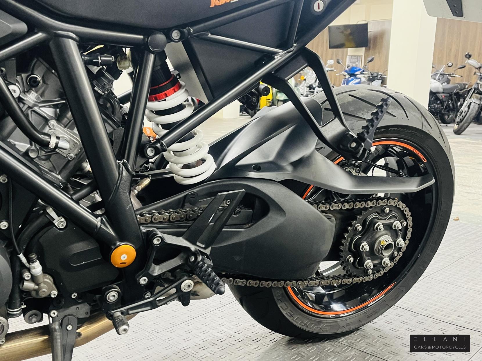 KTM 1290 Super Duke R 1290 Naked Petrol Manual Euro 4 (177 ps)
