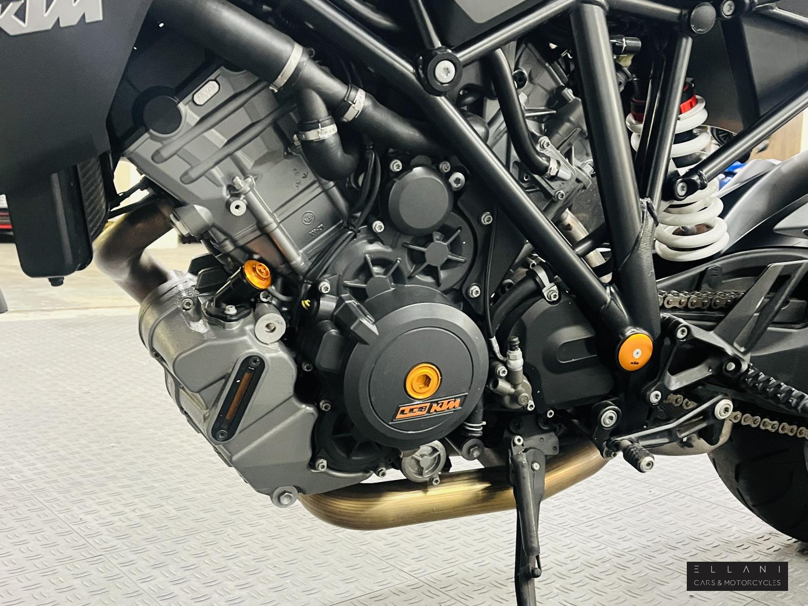 KTM 1290 Super Duke R 1290 Naked Petrol Manual Euro 4 (177 ps)