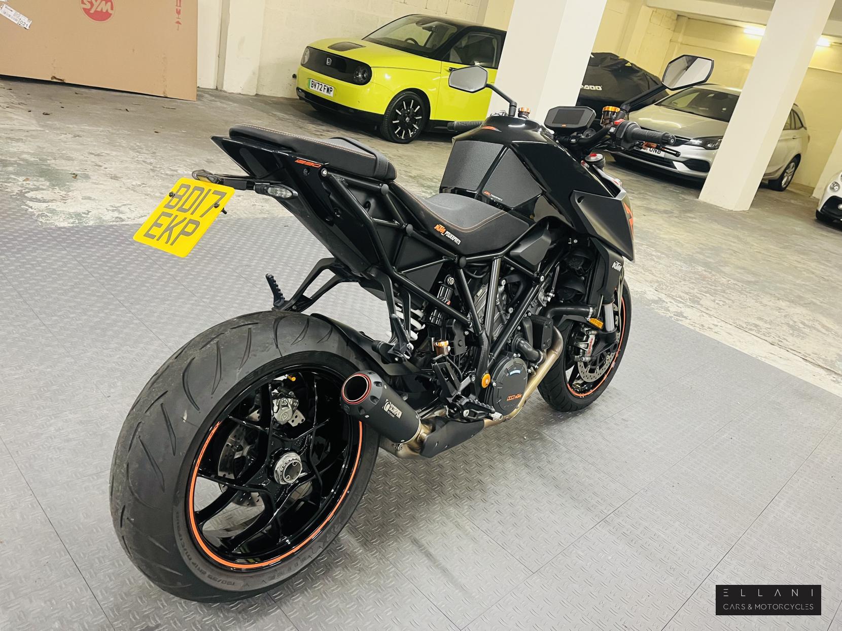 KTM 1290 Super Duke R 1290 Naked Petrol Manual Euro 4 (177 ps)