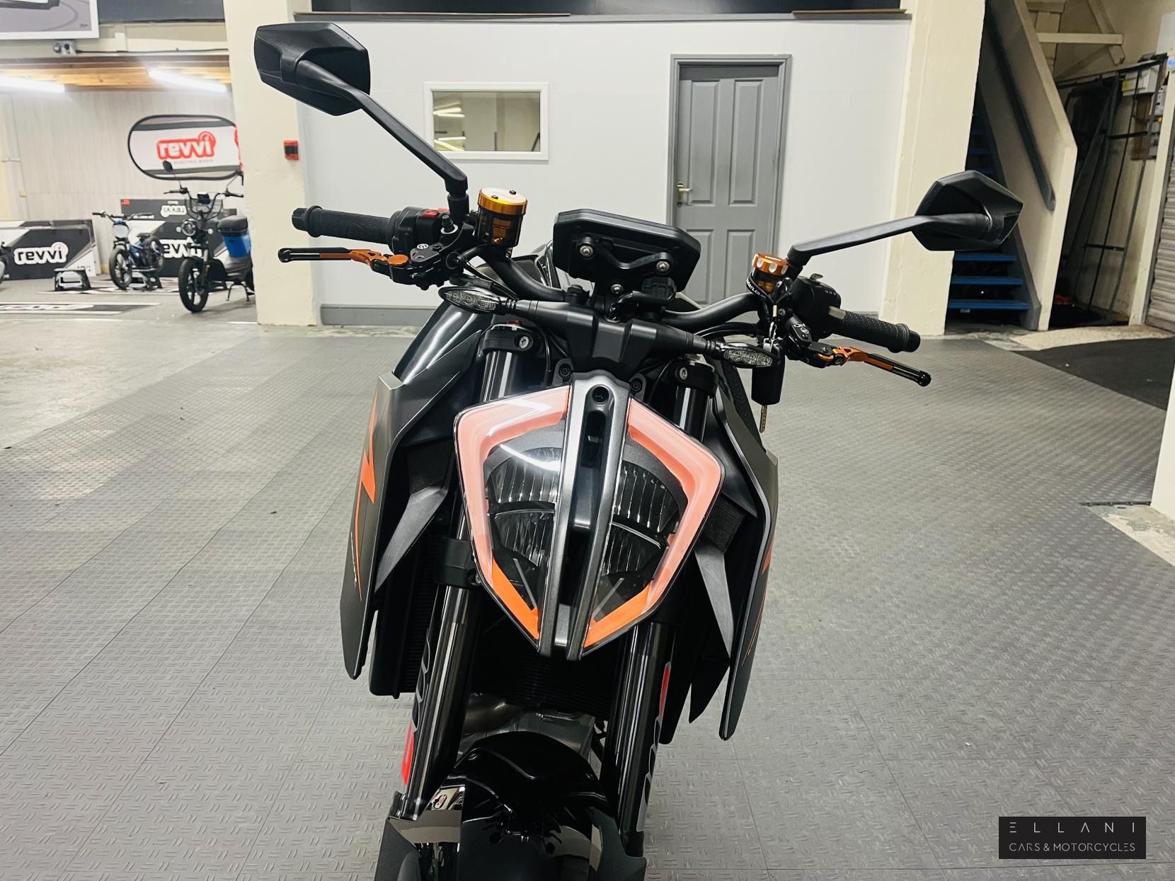KTM 1290 Super Duke R 1290 Naked Petrol Manual Euro 4 (177 ps)