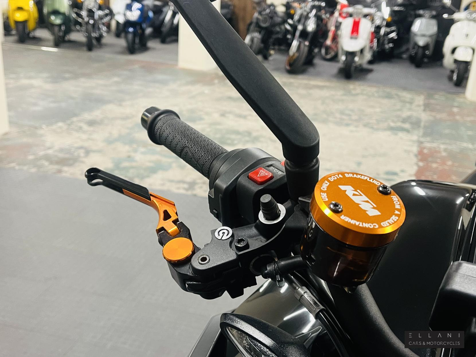 KTM 1290 Super Duke R 1290 Naked Petrol Manual Euro 4 (177 ps)