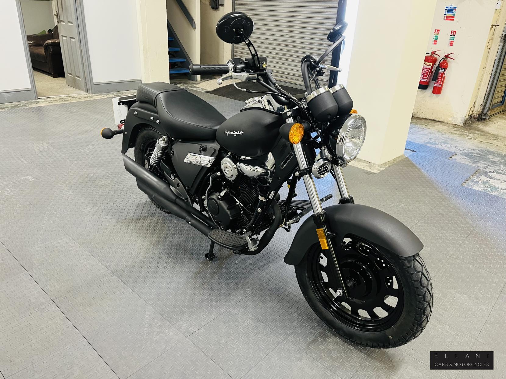 Keeway Superlight 125 125 Custom Cruiser Petrol Manual Euro 5 (10 ps)