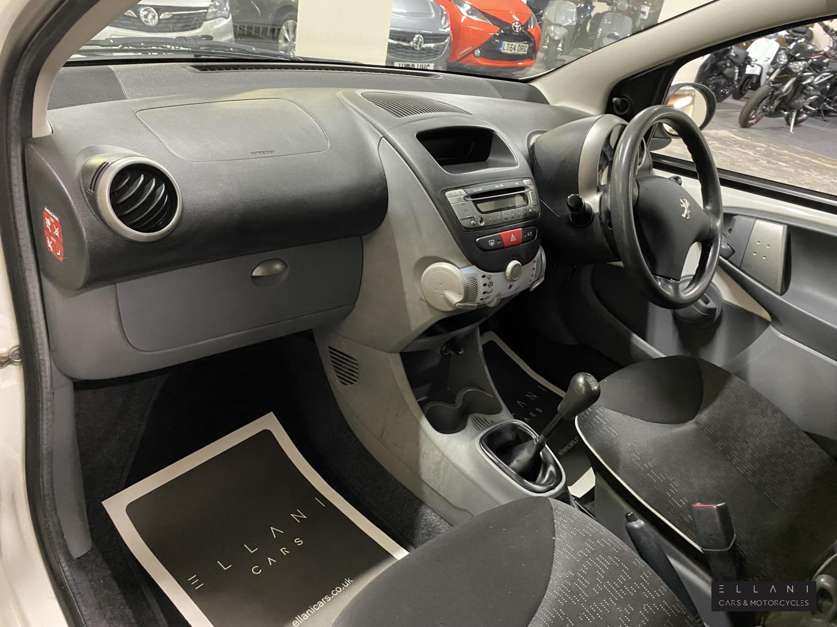 Peugeot 107 1.0 12V Envy Hatchback 5dr Petrol Manual Euro 5 (68 ps)
