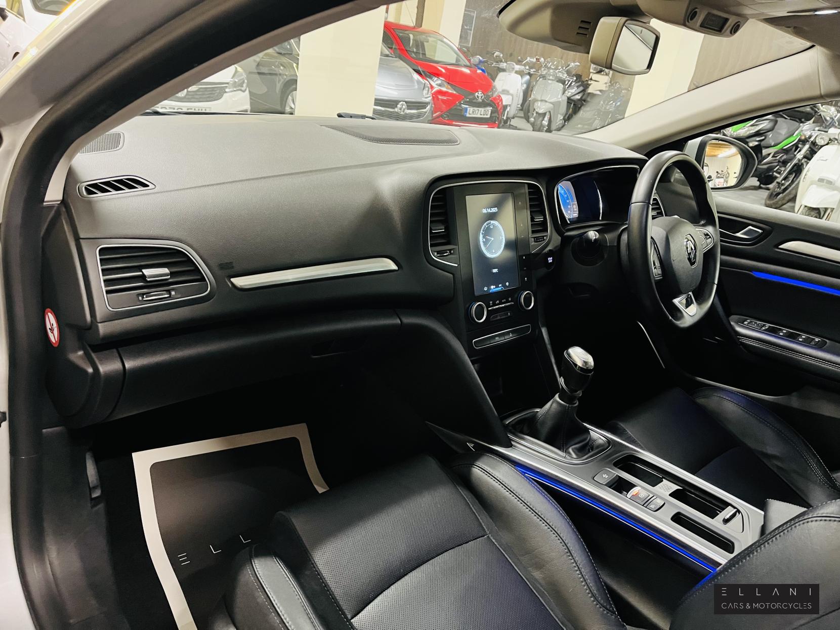 Renault Megane 1.5 dCi Signature Nav Sport Tourer 5dr Diesel Manual Euro 6 (s/s) (110 ps)