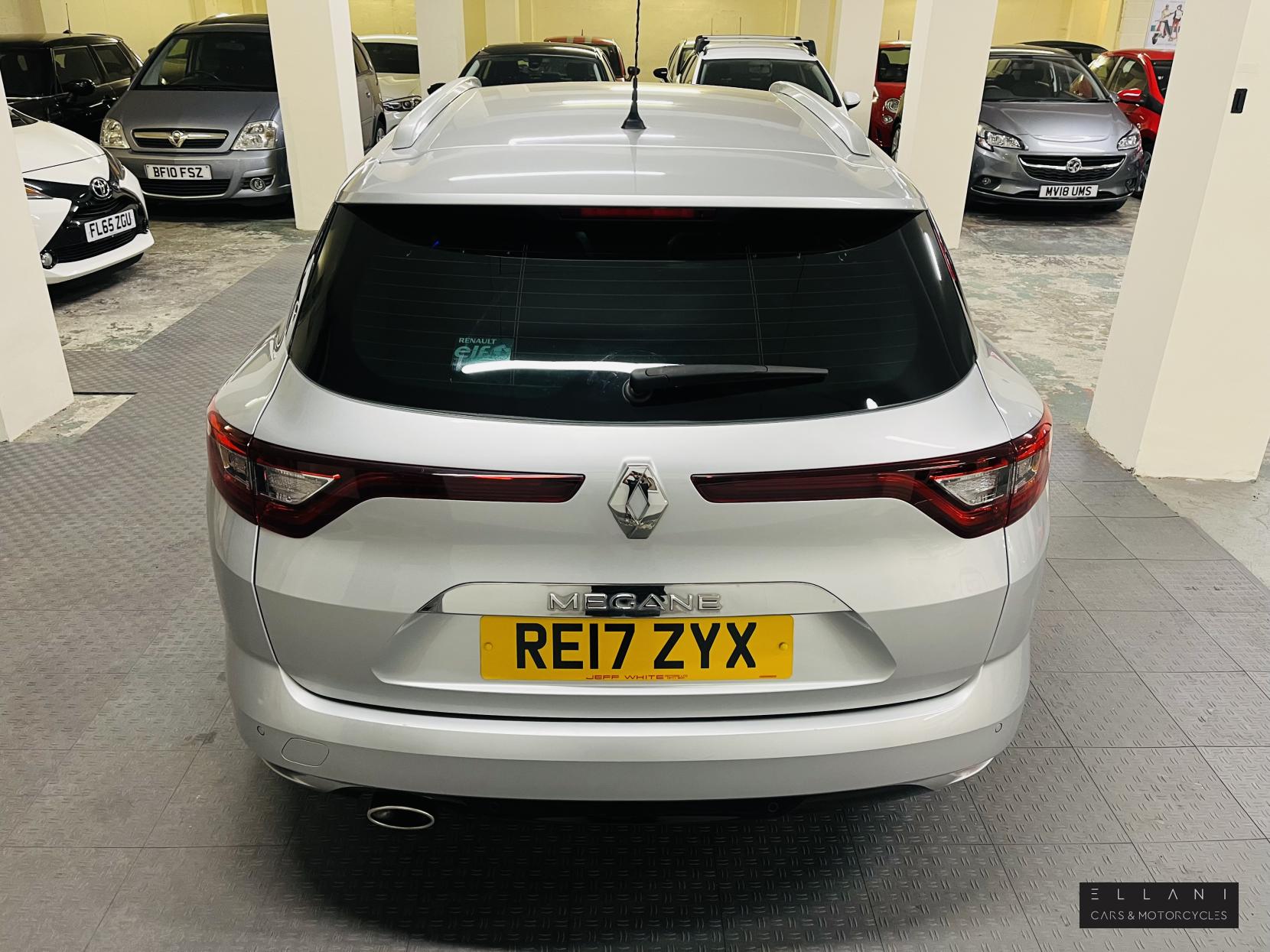 Renault Megane 1.5 dCi Signature Nav Sport Tourer 5dr Diesel Manual Euro 6 (s/s) (110 ps)