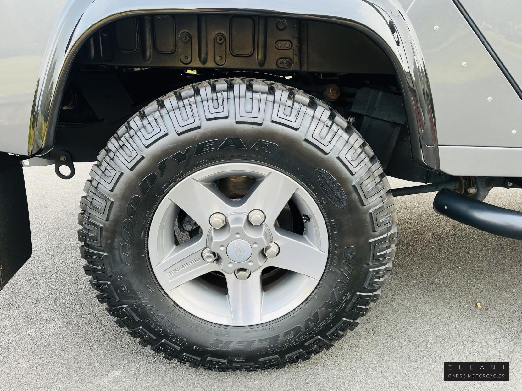 Land Rover Defender 110 2.2 TDCi Landmark SUV Double Cab 5dr Diesel Manual 4WD MWB Euro 5 (122 ps)
