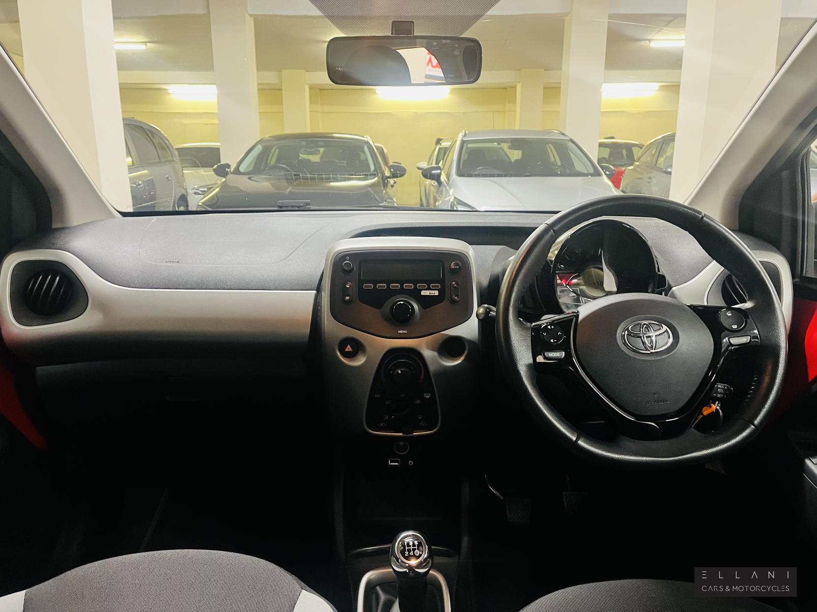 Toyota AYGO 1.0 VVT-i x-play Hatchback 5dr Petrol Manual Euro 6 (68 ps)