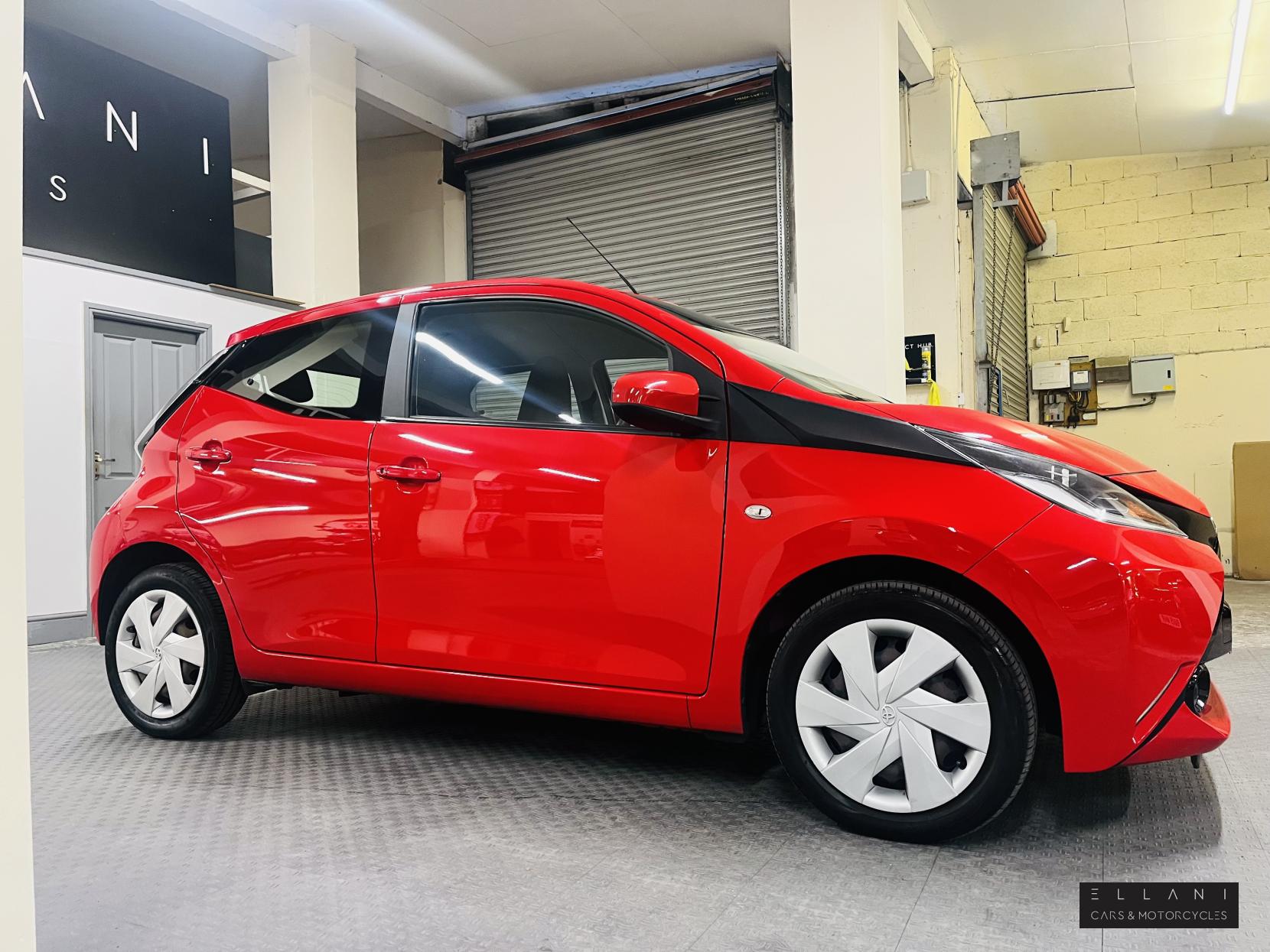 Toyota AYGO 1.0 VVT-i x-play Hatchback 5dr Petrol Manual Euro 6 (68 ps)