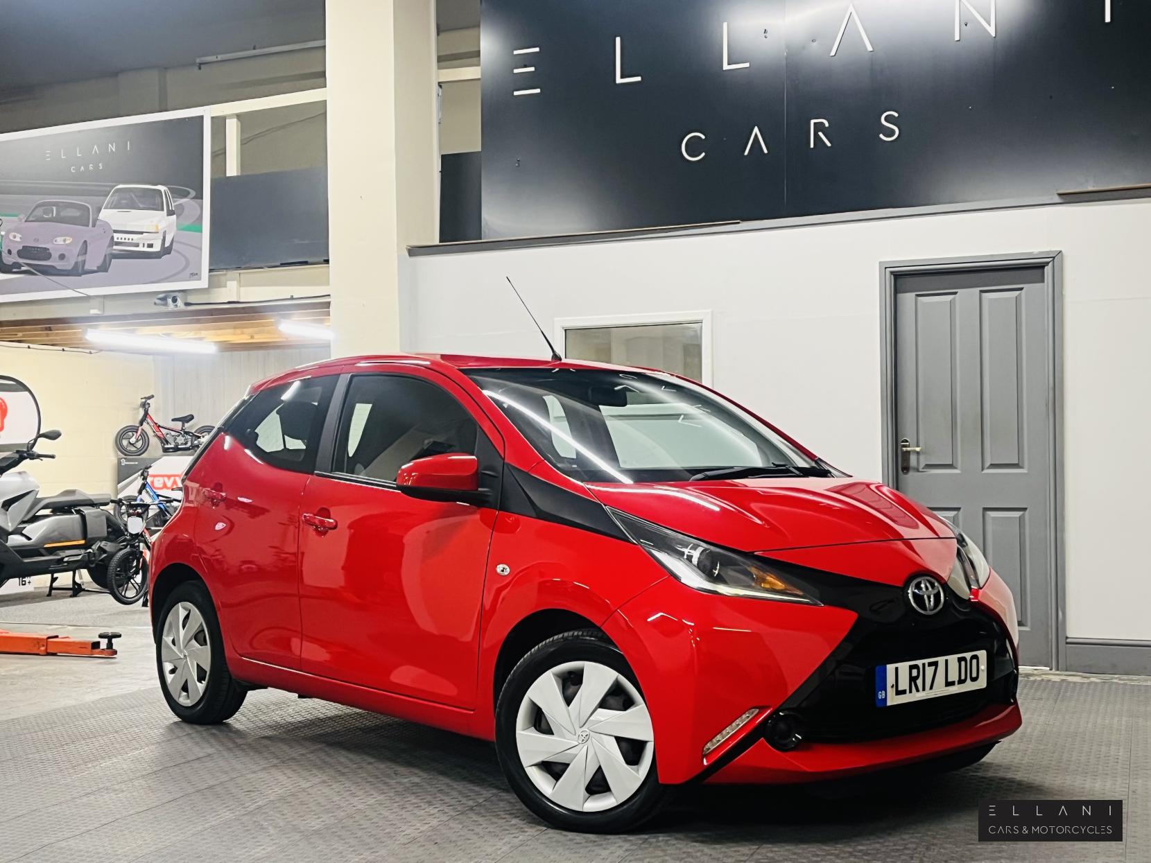 Toyota AYGO 1.0 VVT-i x-play Hatchback 5dr Petrol Manual Euro 6 (68 ps)