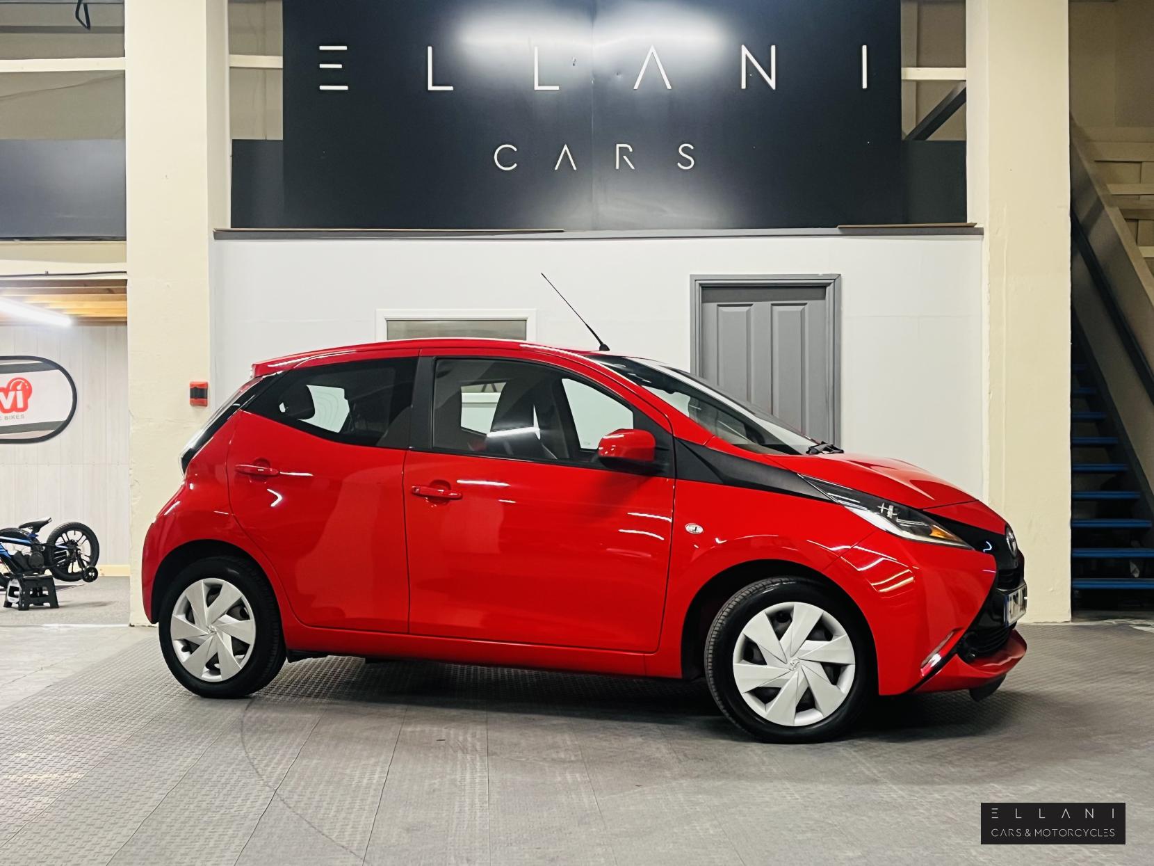Toyota AYGO 1.0 VVT-i x-play Hatchback 5dr Petrol Manual Euro 6 (68 ps)