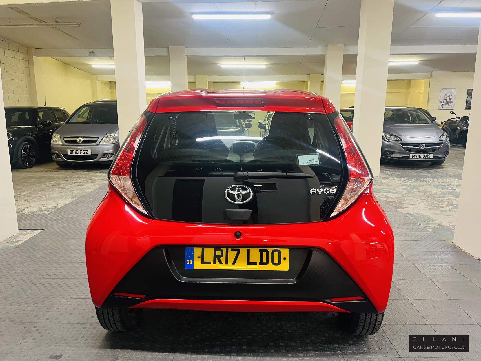 Toyota AYGO 1.0 VVT-i x-play Hatchback 5dr Petrol Manual Euro 6 (68 ps)