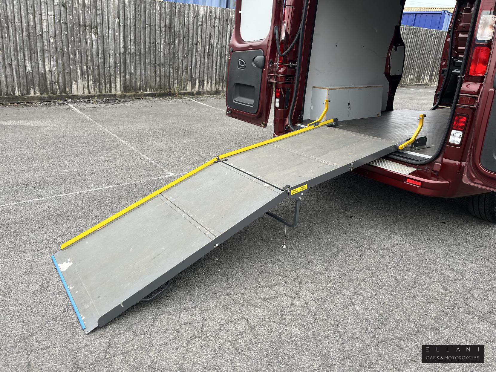 Renault Trafic 2.0 dCi Blue LL30 Sport Panel Van 5dr Diesel EDC L2 H1 Euro 6 (s/s) (150 ps)