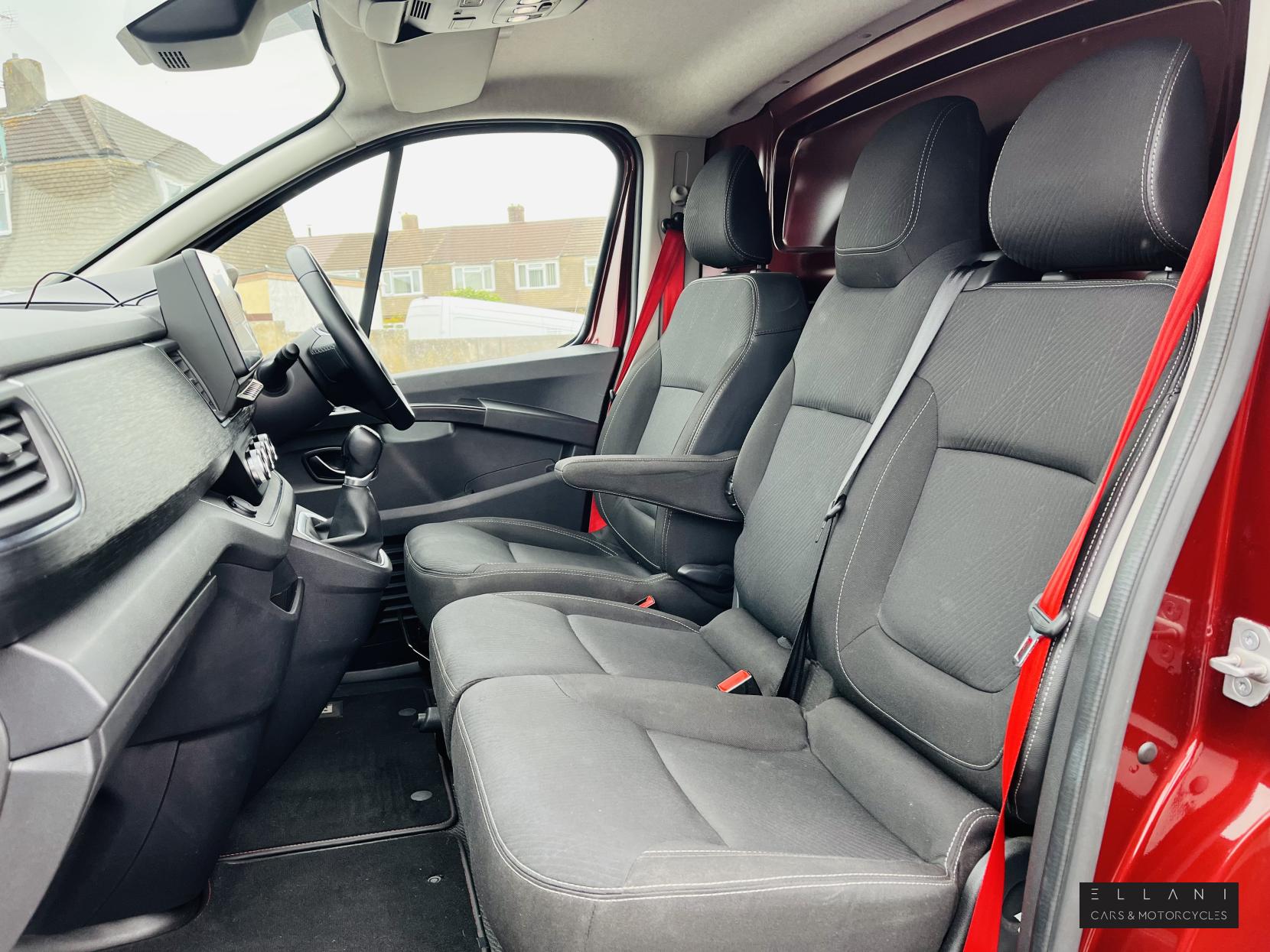 Renault Trafic 2.0 dCi Blue LL30 Sport Panel Van 5dr Diesel EDC L2 H1 Euro 6 (s/s) (150 ps)
