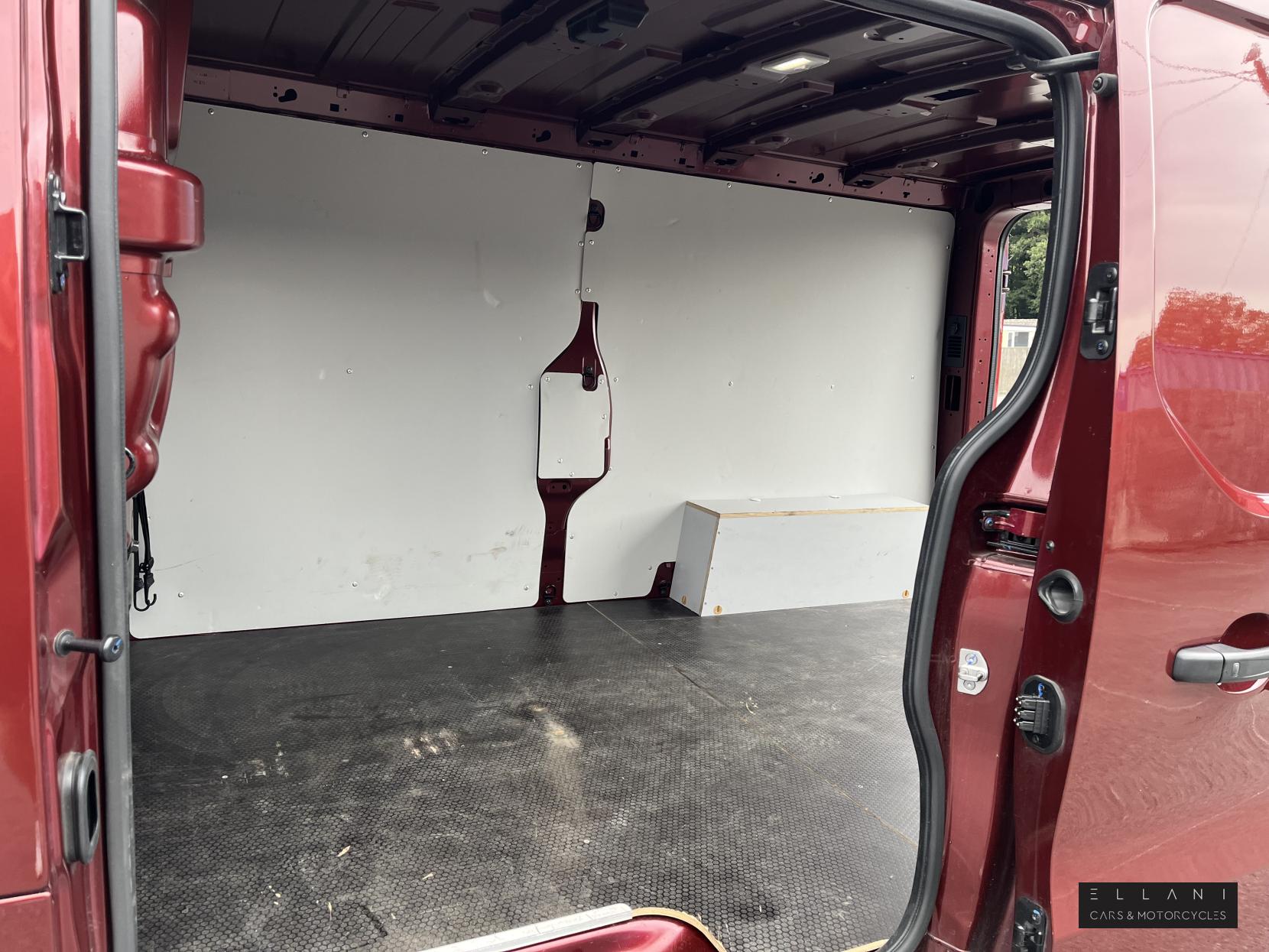 Renault Trafic 2.0 dCi Blue LL30 Sport Panel Van 5dr Diesel EDC L2 H1 Euro 6 (s/s) (150 ps)