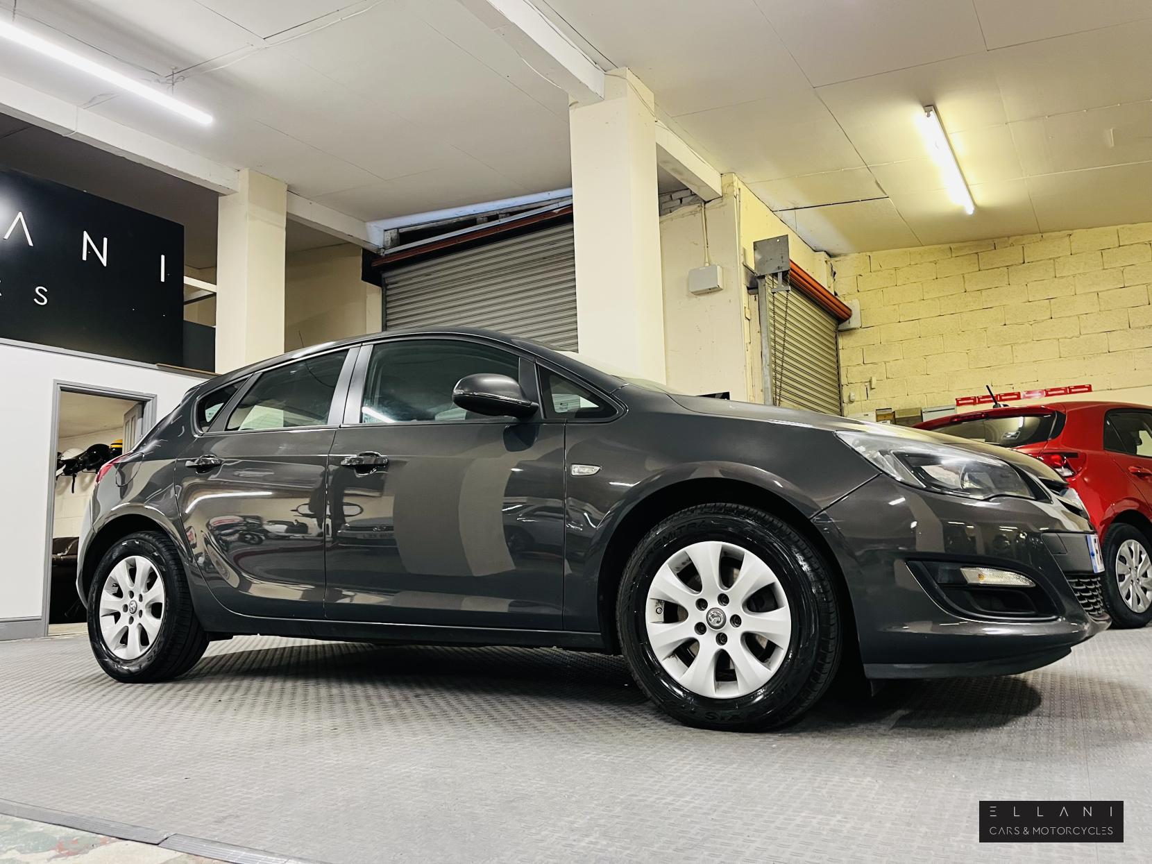 Vauxhall Astra 1.6 CDTi ecoFLEX 94g Design Hatchback 5dr Diesel Manual Euro 6 (s/s) (110 ps)