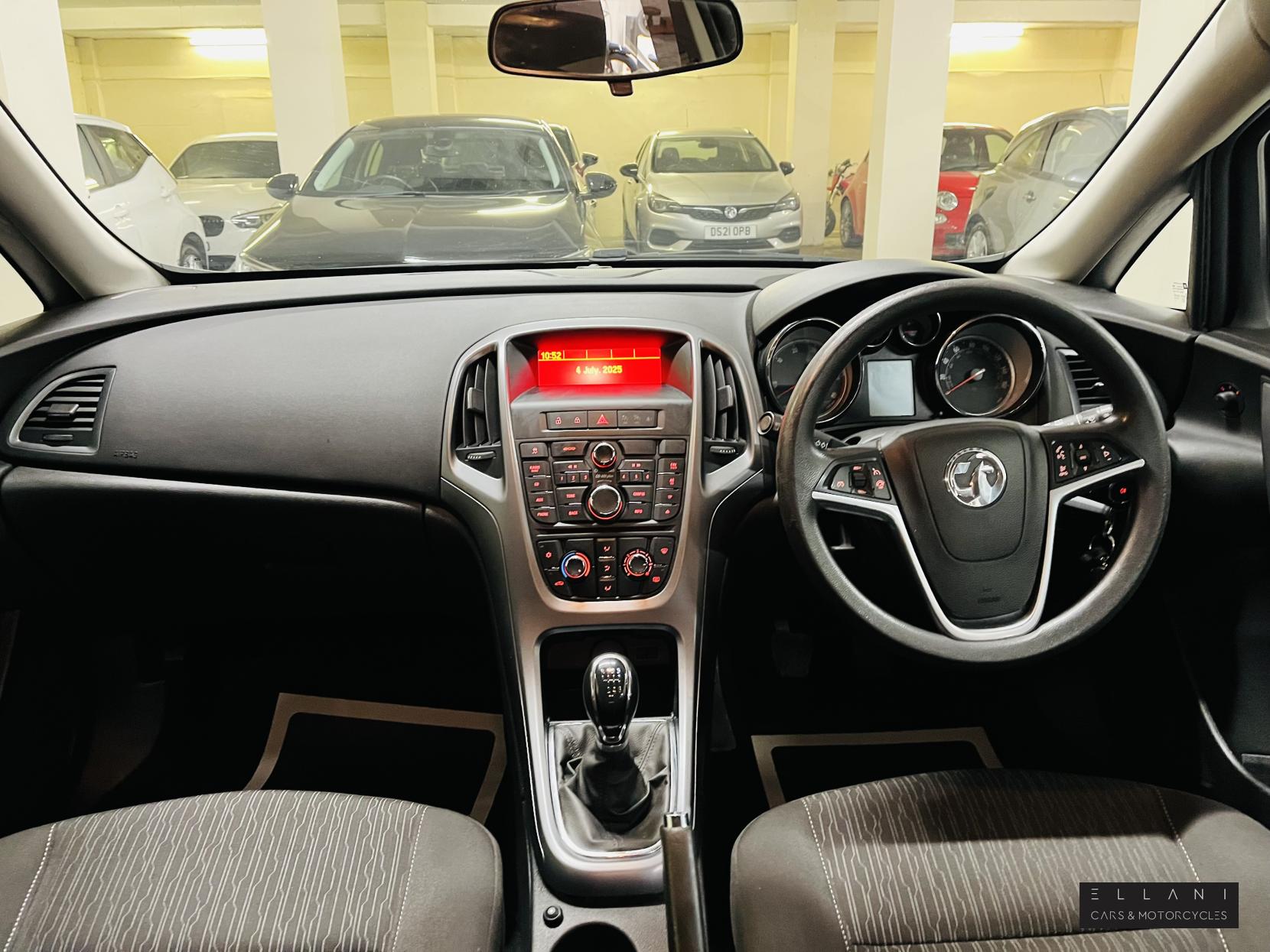 Vauxhall Astra 1.6 CDTi ecoFLEX 94g Design Hatchback 5dr Diesel Manual Euro 6 (s/s) (110 ps)