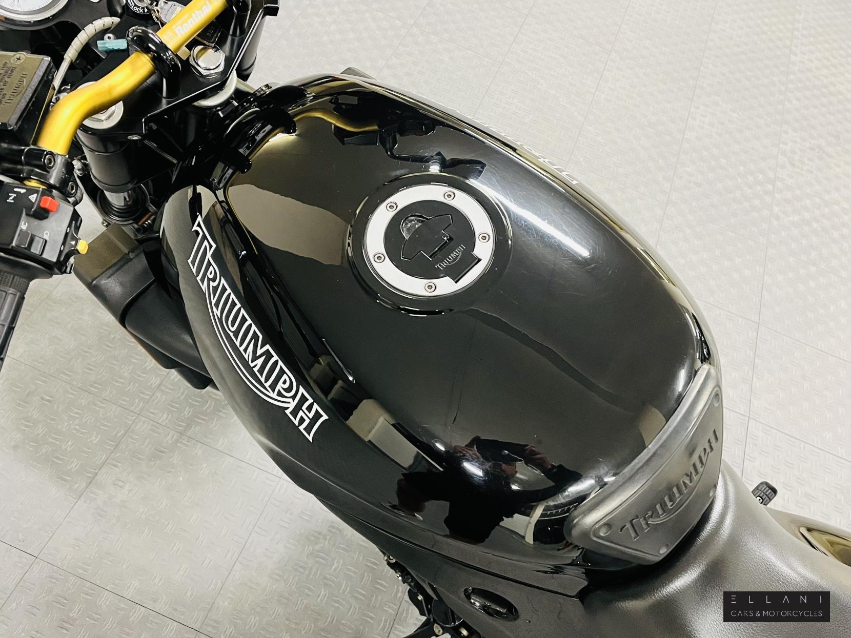 Triumph Speed Triple 900