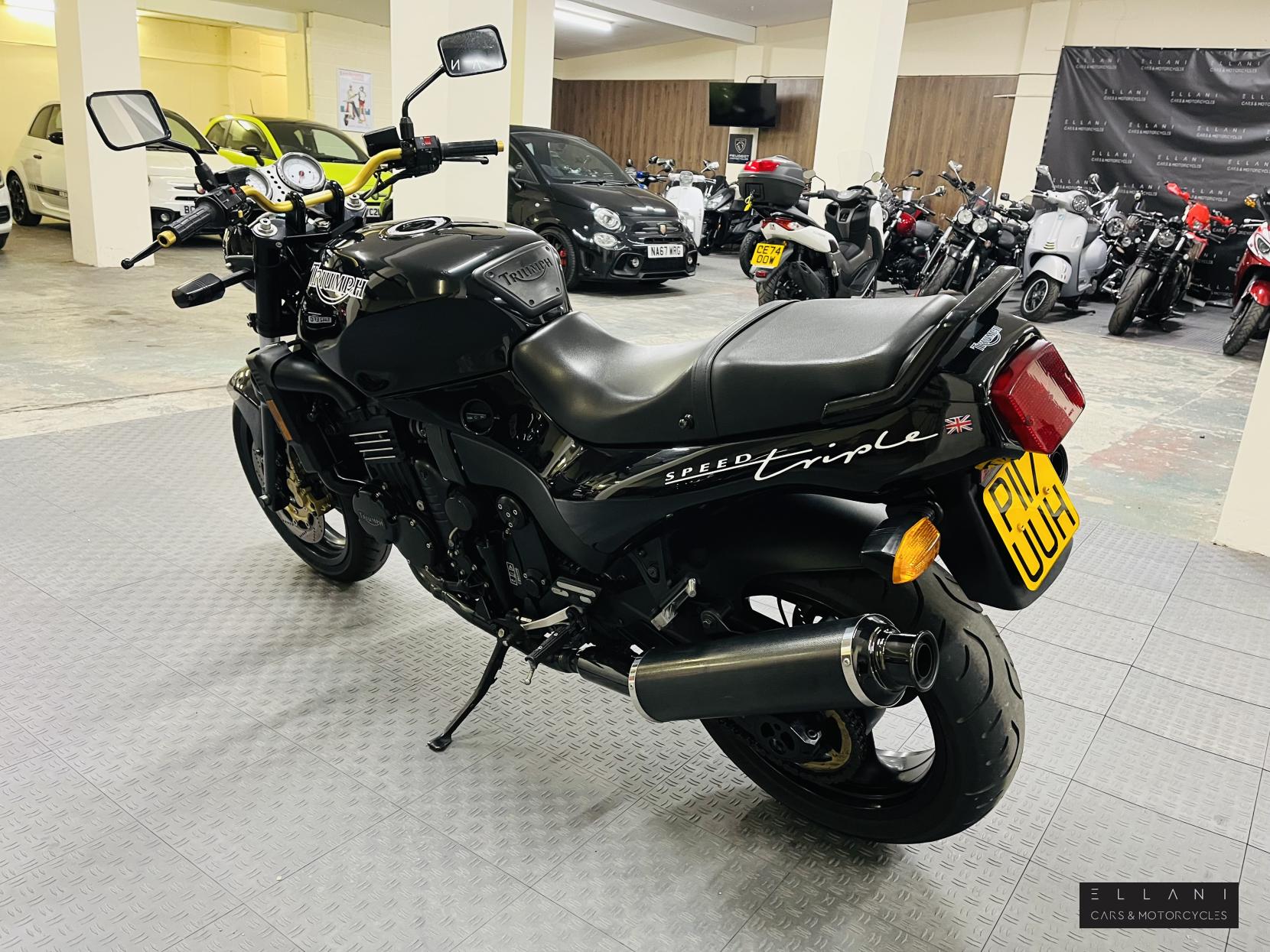 Triumph Speed Triple 900