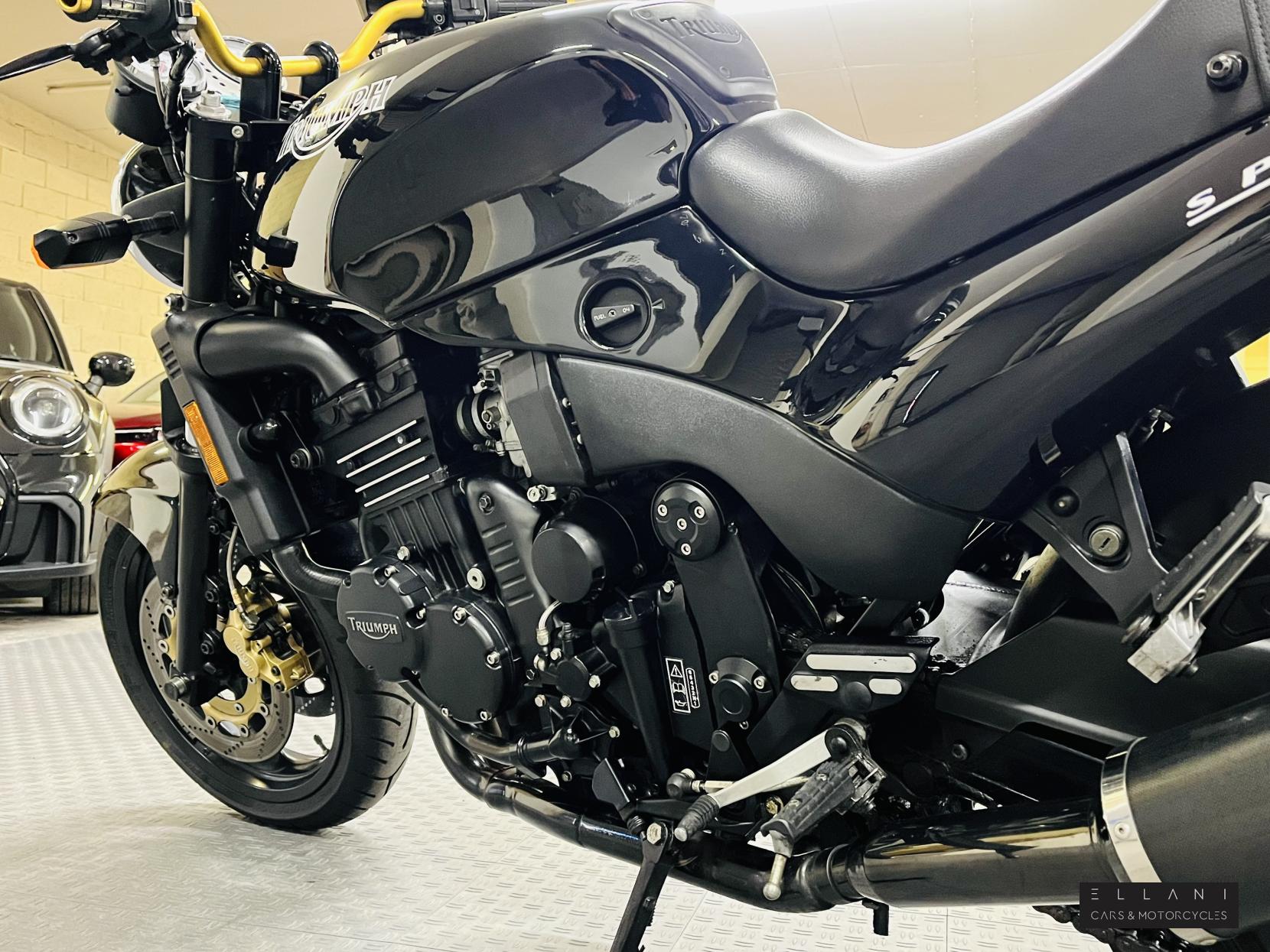 Triumph Speed Triple 900