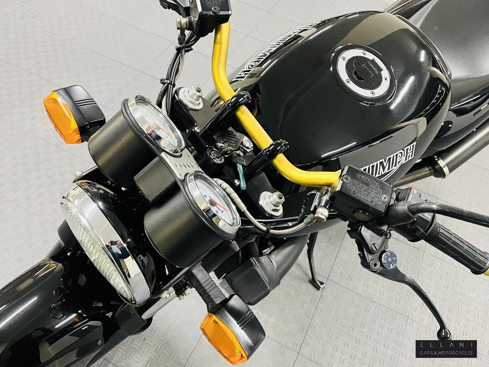 Triumph Speed Triple 900
