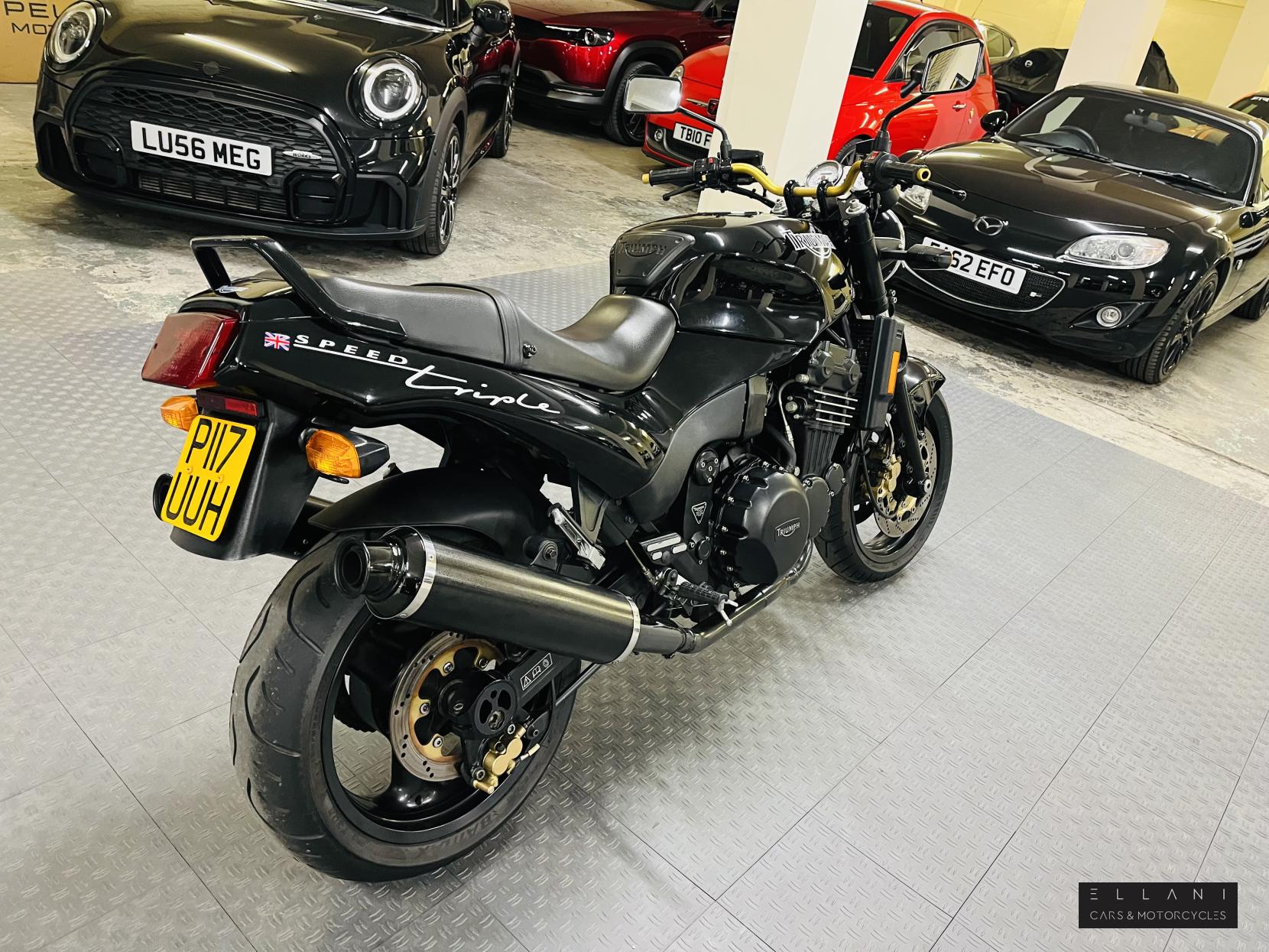 Triumph Speed Triple 900