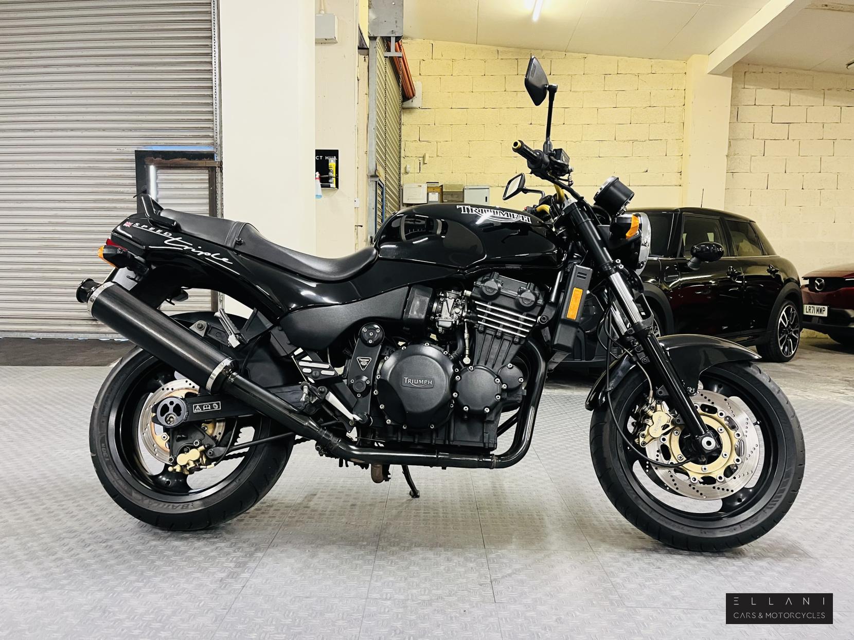 Triumph Speed Triple 900