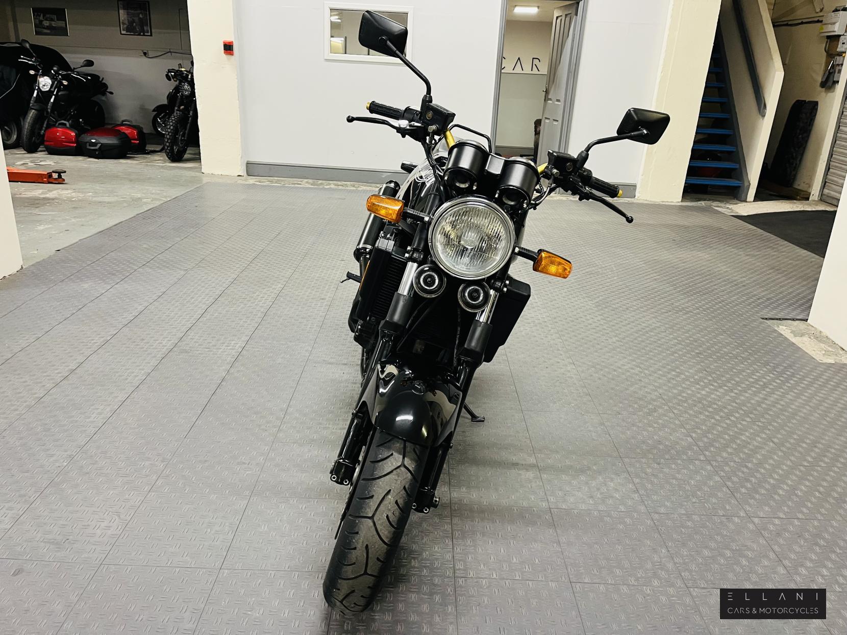 Triumph Speed Triple 900