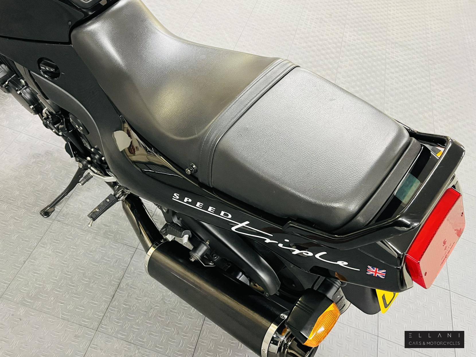 Triumph Speed Triple 900