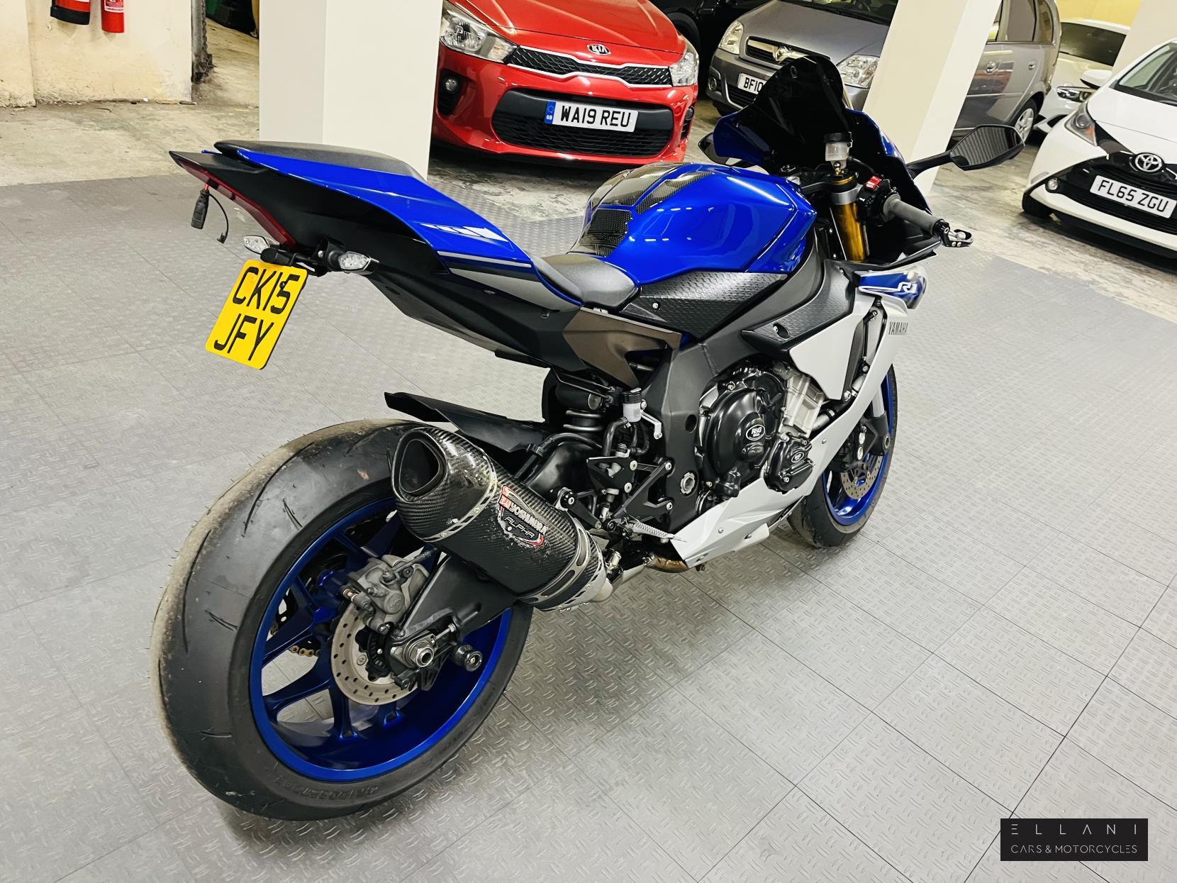 Yamaha R1 1000 Super Sports Petrol Manual (200 ps)