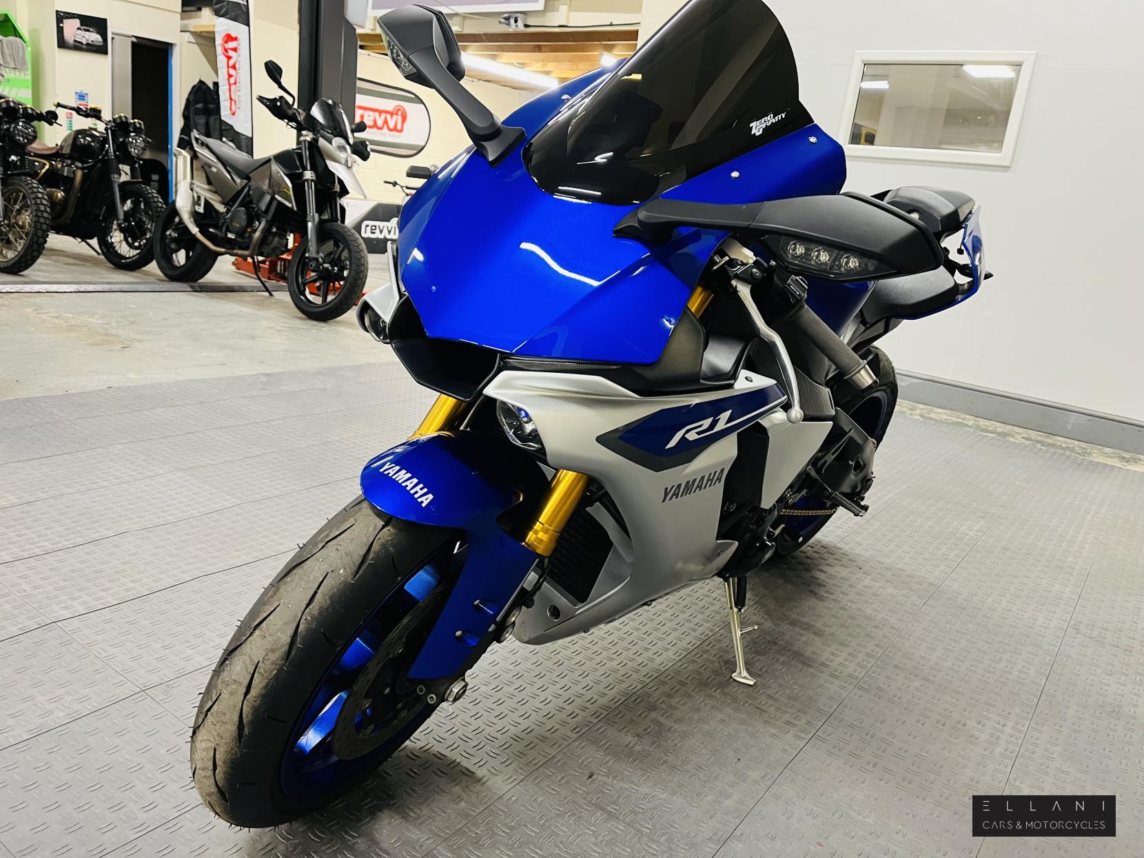 Yamaha R1 1000 Super Sports Petrol Manual (200 ps)