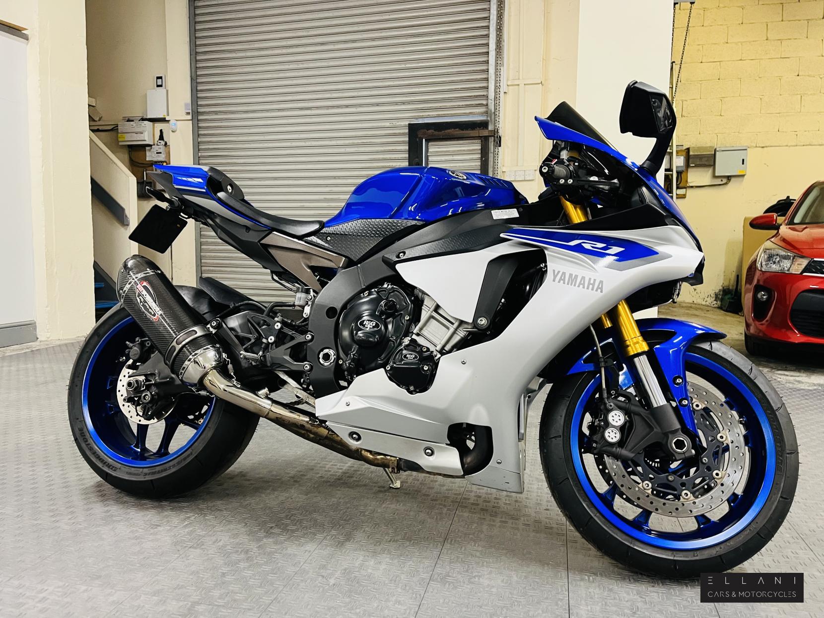 Yamaha R1 1000 Super Sports Petrol Manual (200 ps)