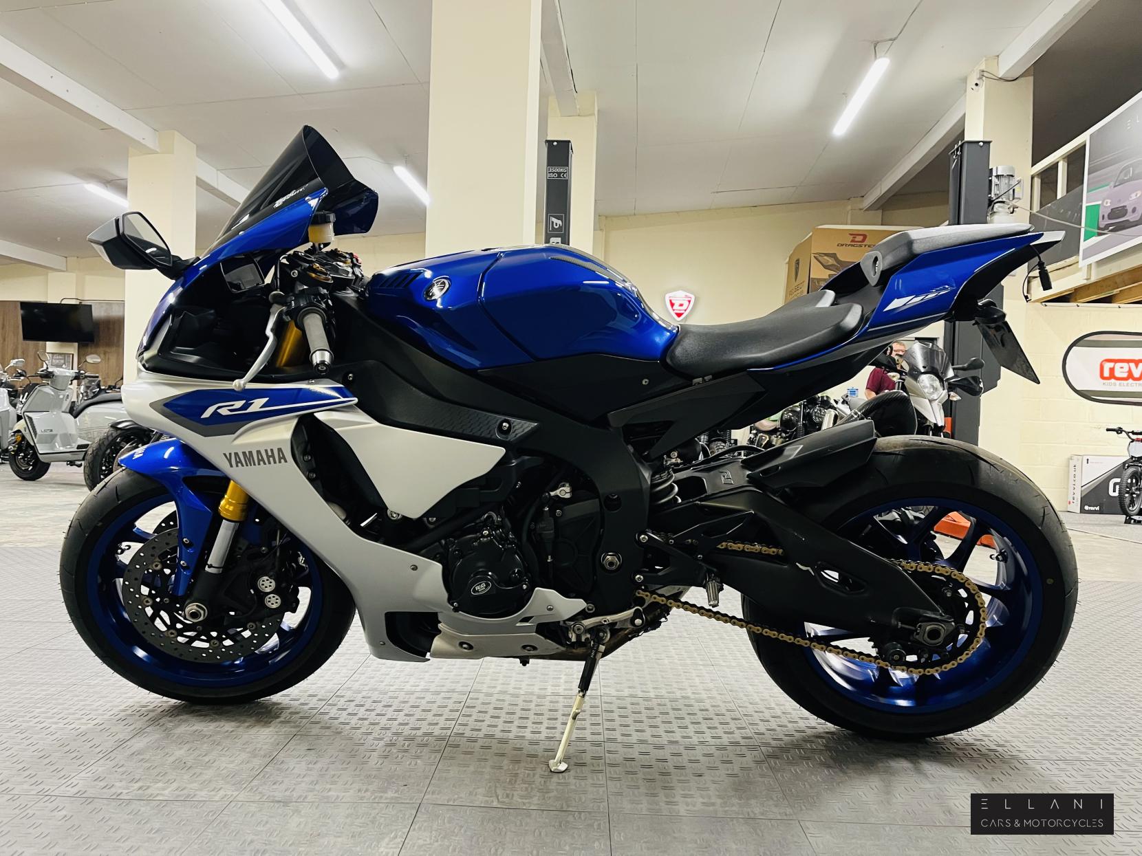 Yamaha R1 1000 Super Sports Petrol Manual (200 ps)