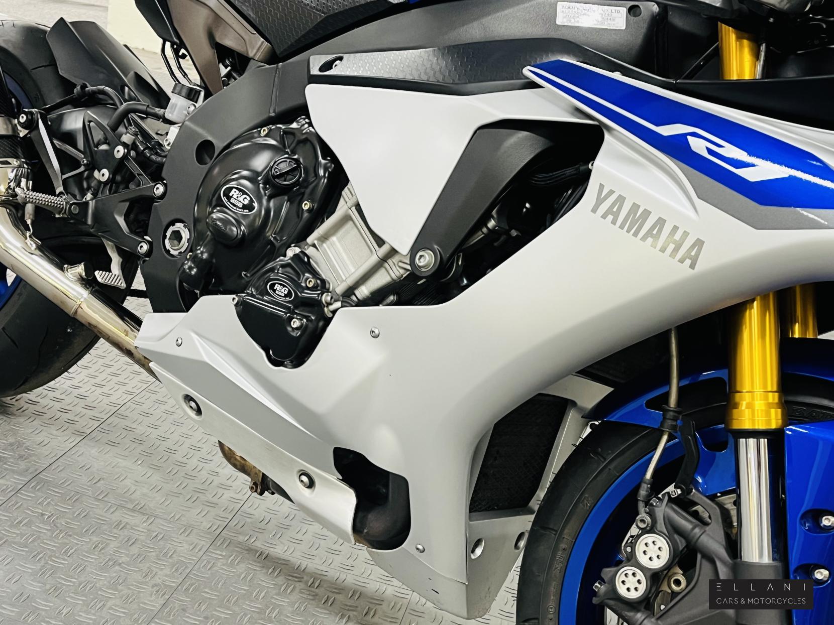 Yamaha R1 1000 Super Sports Petrol Manual (200 ps)