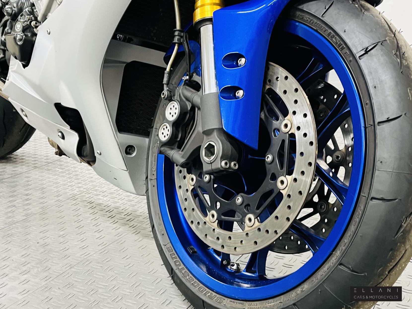 Yamaha R1 1000 Super Sports Petrol Manual (200 ps)