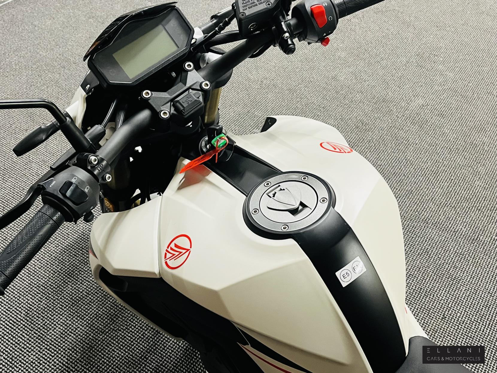 Keeway RKF 125 125 Naked Petrol Manual Euro 5 (12 ps)