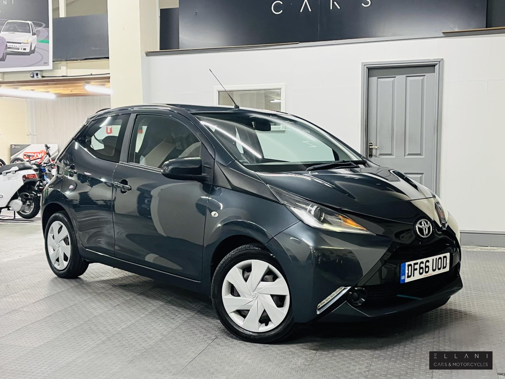 Toyota AYGO 1.0 VVT-i x-play Hatchback 5dr Petrol Manual Euro 5 Euro 5 (68 ps)