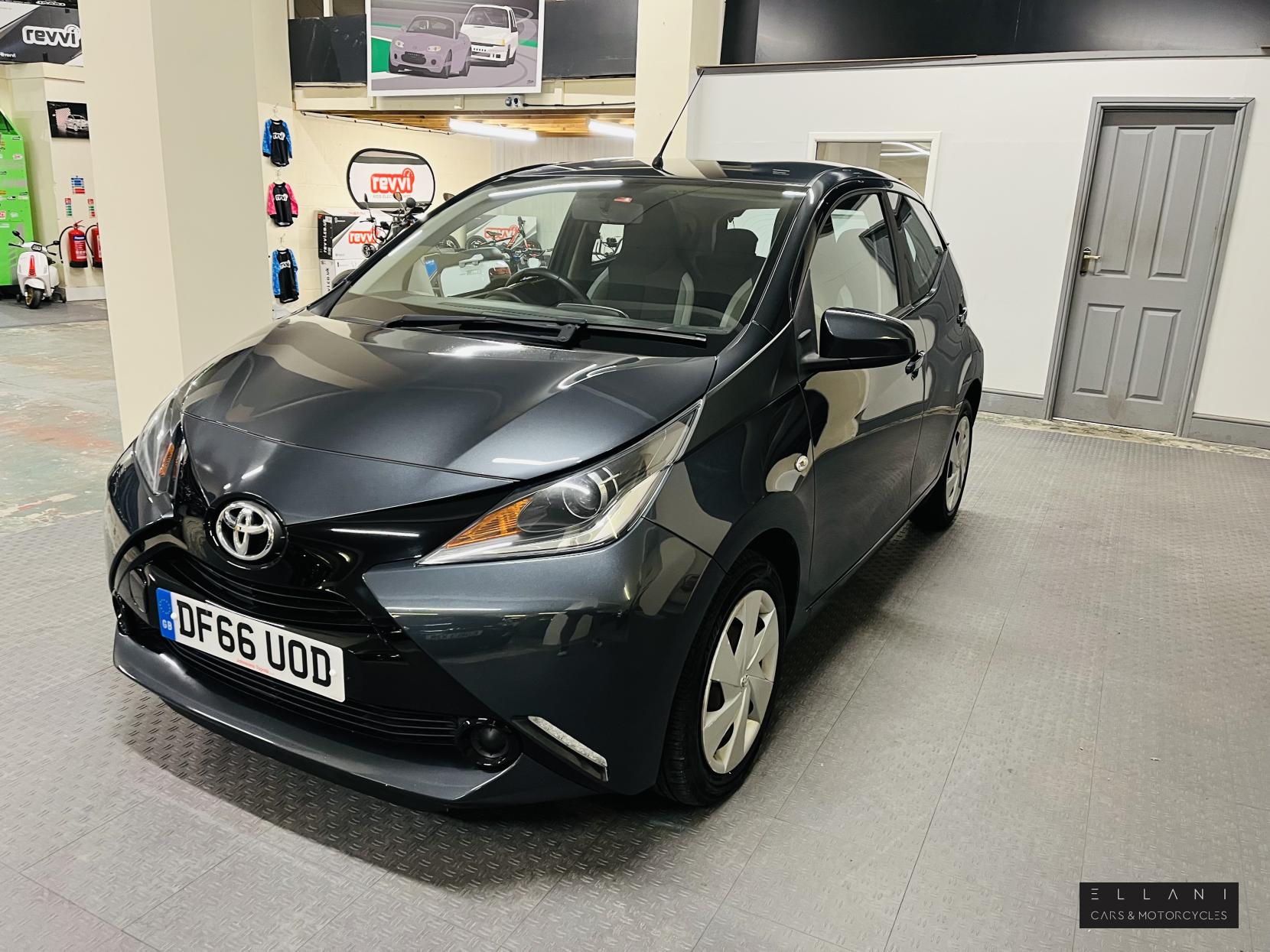 Toyota AYGO 1.0 VVT-i x-play Hatchback 5dr Petrol Manual Euro 5 Euro 5 (68 ps)