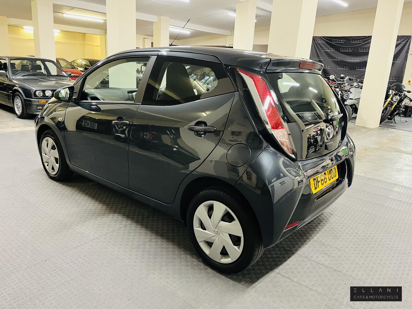 Toyota AYGO 1.0 VVT-i x-play Hatchback 5dr Petrol Manual Euro 5 Euro 5 (68 ps)