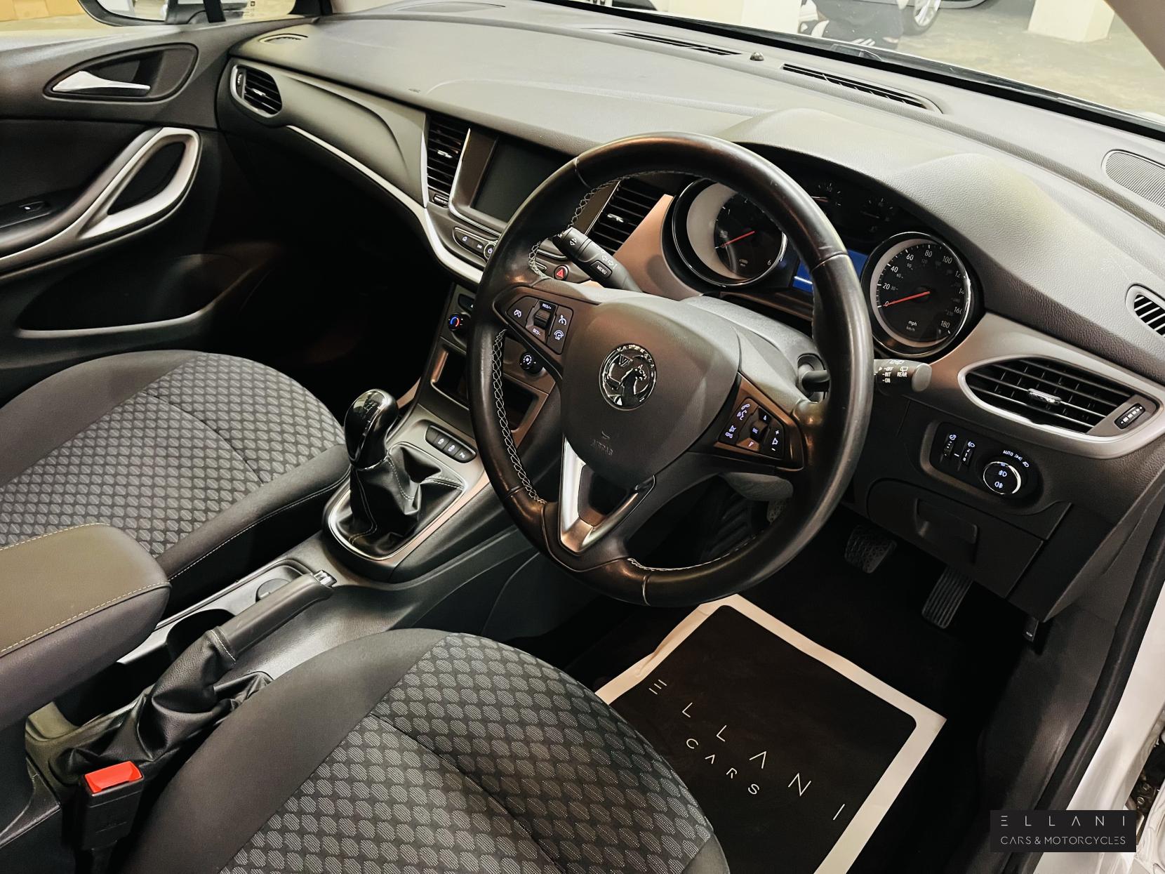 Vauxhall Astra 1.6 CDTi ecoTEC BlueInjection Tech Line Nav Sports Tourer 5dr Diesel Manual Euro 6 (s/s) (110 ps)