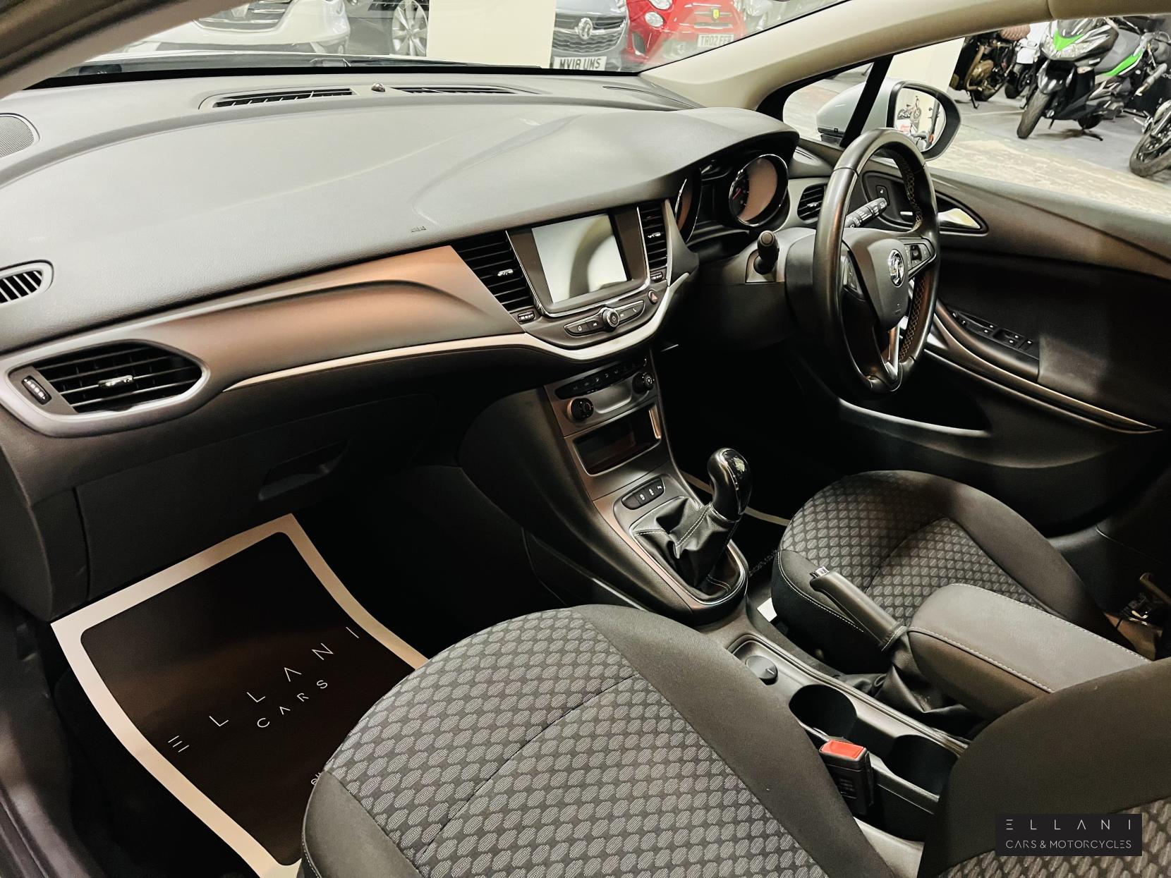 Vauxhall Astra 1.6 CDTi ecoTEC BlueInjection Tech Line Nav Sports Tourer 5dr Diesel Manual Euro 6 (s/s) (110 ps)