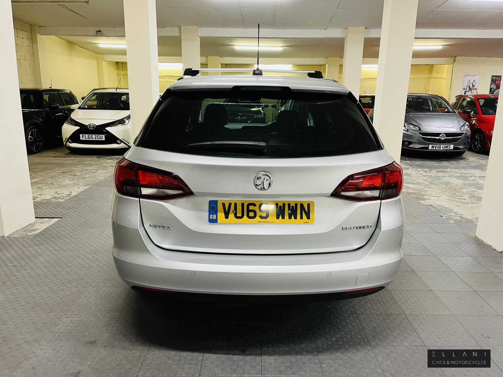 Vauxhall Astra 1.6 CDTi ecoTEC BlueInjection Tech Line Nav Sports Tourer 5dr Diesel Manual Euro 6 (s/s) (110 ps)