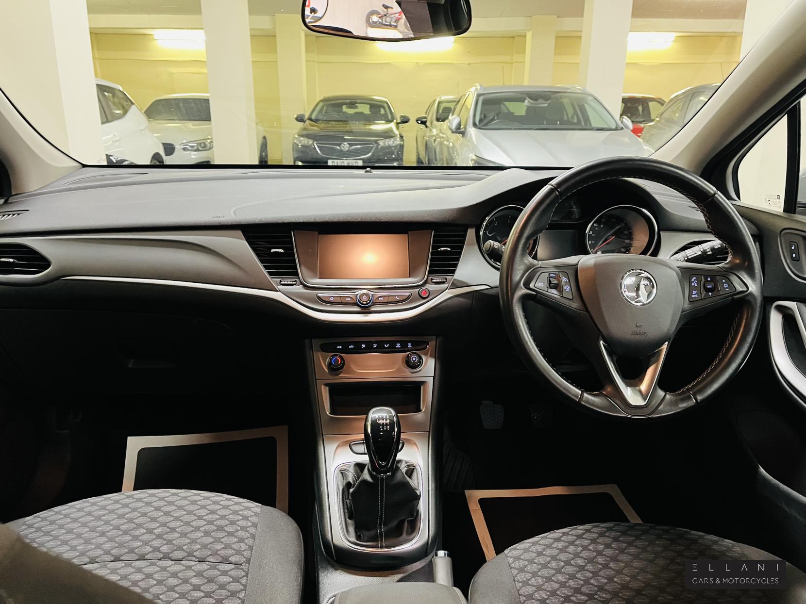 Vauxhall Astra 1.6 CDTi ecoTEC BlueInjection Tech Line Nav Sports Tourer 5dr Diesel Manual Euro 6 (s/s) (110 ps)