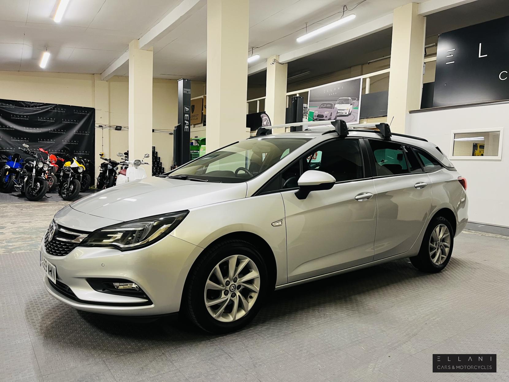 Vauxhall Astra 1.6 CDTi ecoTEC BlueInjection Tech Line Nav Sports Tourer 5dr Diesel Manual Euro 6 (s/s) (110 ps)