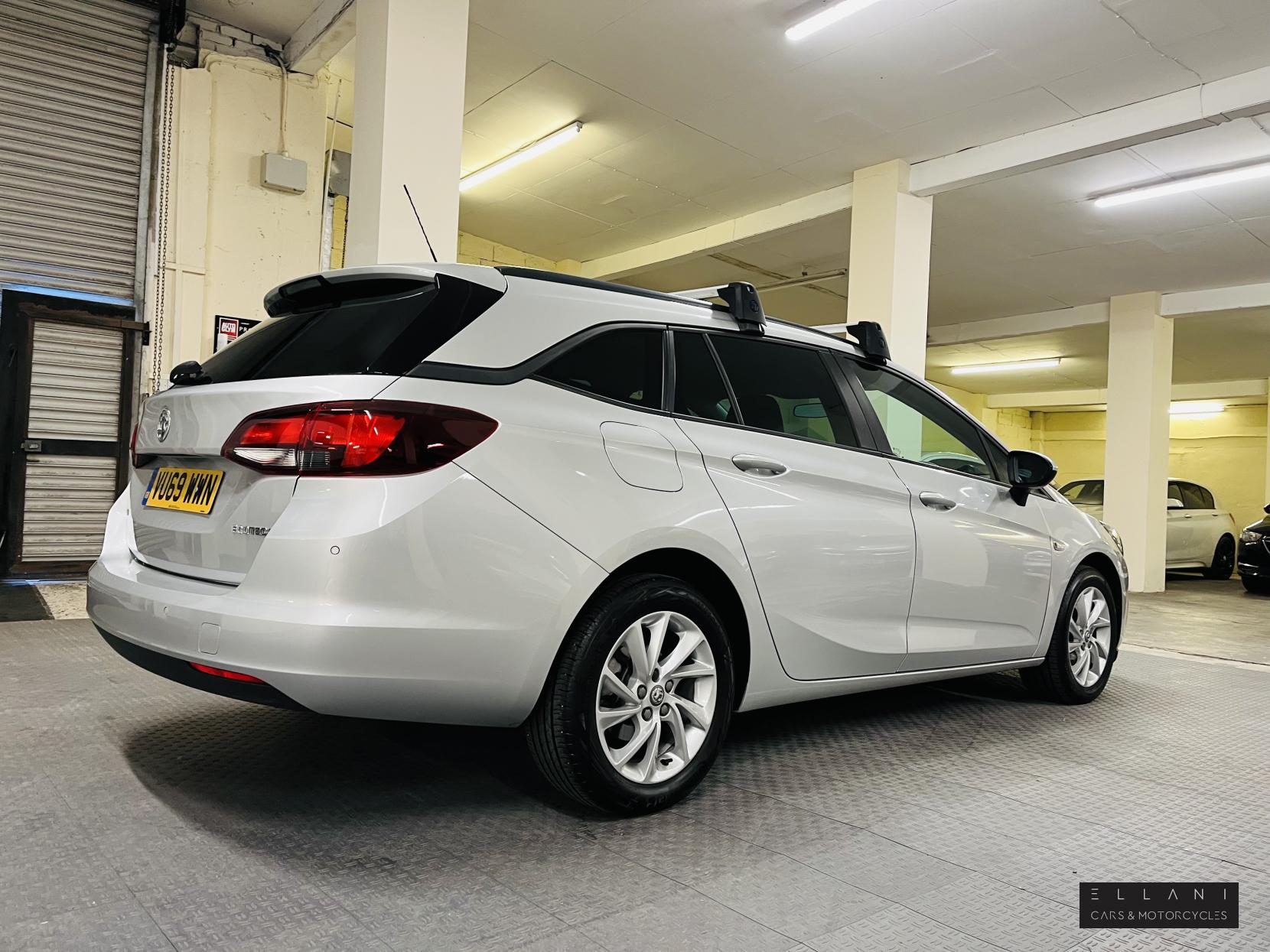 Vauxhall Astra 1.6 CDTi ecoTEC BlueInjection Tech Line Nav Sports Tourer 5dr Diesel Manual Euro 6 (s/s) (110 ps)