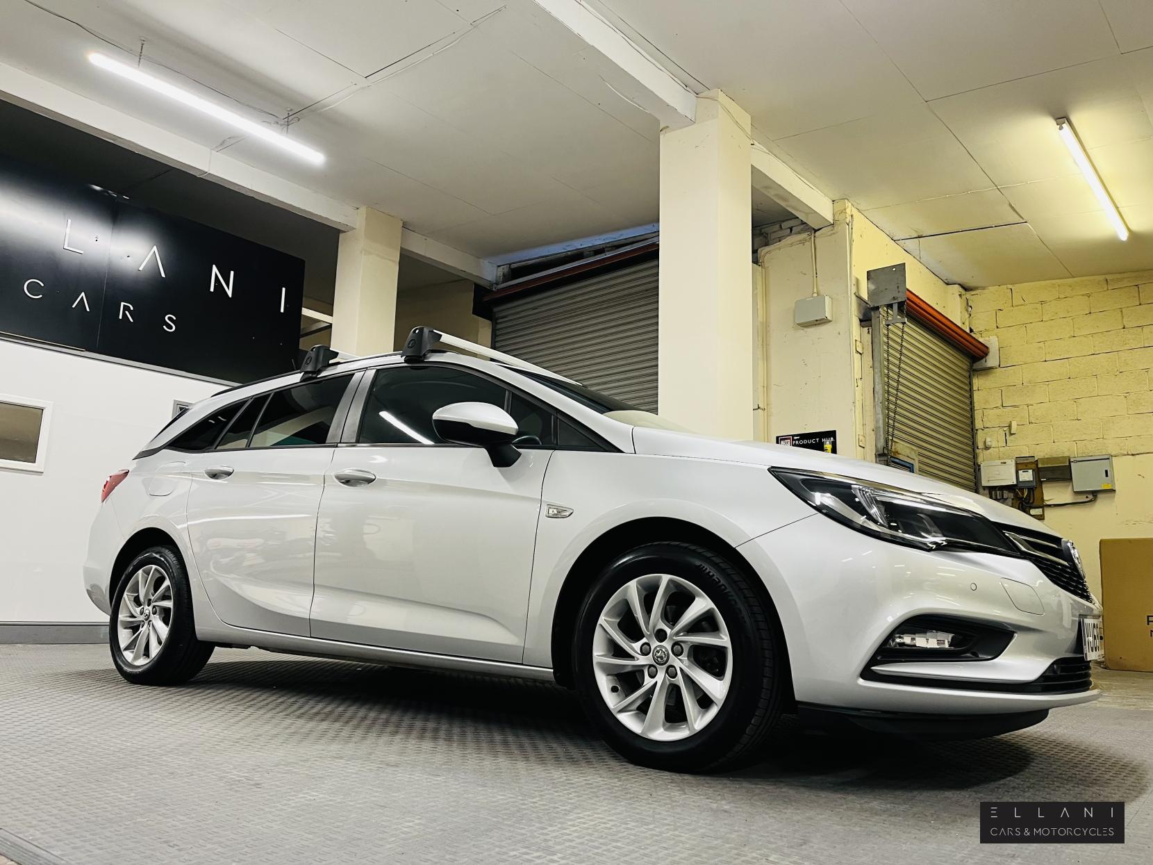 Vauxhall Astra 1.6 CDTi ecoTEC BlueInjection Tech Line Nav Sports Tourer 5dr Diesel Manual Euro 6 (s/s) (110 ps)