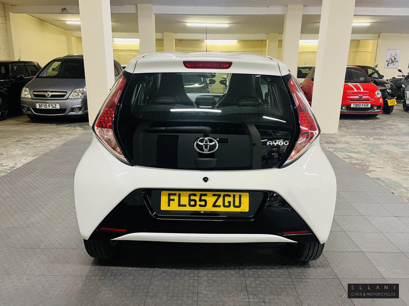 Toyota AYGO 1.0 VVT-i x-pression x-wave 5dr Petrol Manual Euro 5 Euro 5 (68 ps)