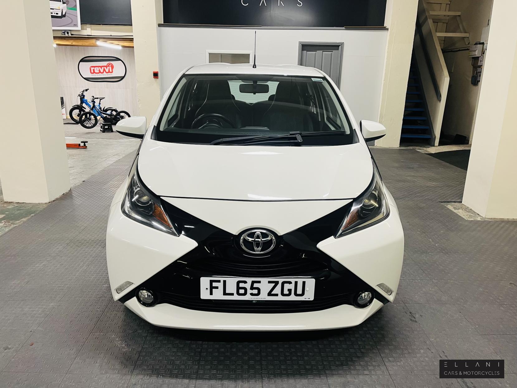 Toyota AYGO 1.0 VVT-i x-pression x-wave 5dr Petrol Manual Euro 5 Euro 5 (68 ps)